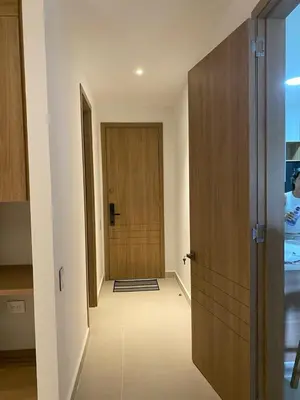 a hallway with a door leading to a room at Cartagena Baia kristal Getaway in Cartagena de Indias