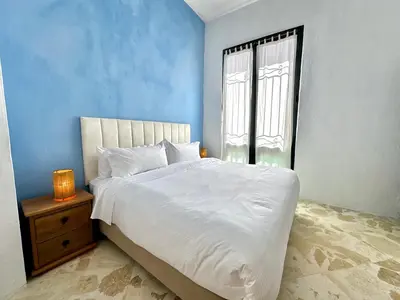 a bedroom with a large white bed with a window at Calamari Homes - El Porvenir 305 - Walled city in Cartagena de Indias