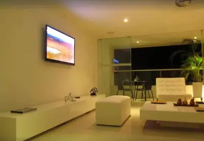 a living room with a tv on the wall at Vista Divisadero 25 in Cartagena de Indias