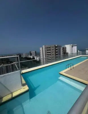 a swimming pool on the roof of a building at Apartamento amoblado, cómodo y cerca de lo mejor de la ciudad in Cartagena de Indias