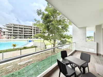 a balcony with a table and chairs and a swimming pool at Baia Krystal P4, 1A in Cartagena de Indias