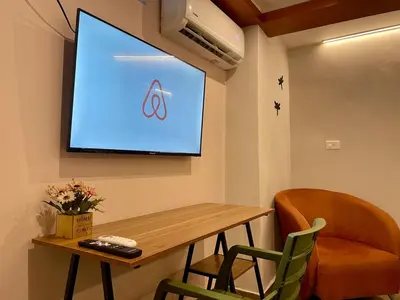 a room with a tv and a table and chairs at Almería Apt, Cozy Studio withTerrace Near Old Town in Cartagena de Indias