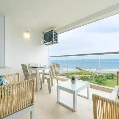 CB Lujoso Apartasuit -Vista al mar-linda piscina-cerca al Aeropuerto