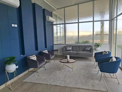 a living room with blue walls and chairs and a table at Apartamento Cartagena Moderno y Comodo in Manzanillo del Mar