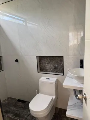 a bathroom with a toilet and a sink at Cabaña Aledan in Coveñas