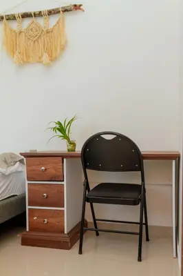 a black chair sitting in front of a desk at Raíces Caribe 503 in Coveñas