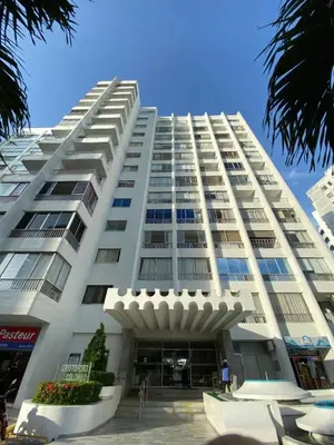 a large white building with a person standing in front of it at Apartamento Cristoforo Colombo in Cartagena de Indias