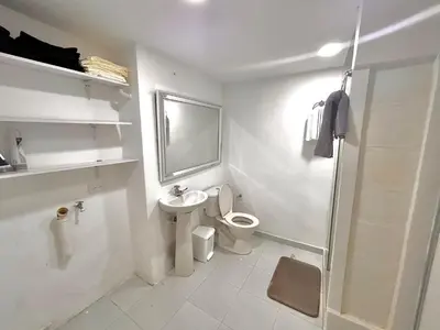 a bathroom with a toilet and a sink and a shower at Apartamento Cristoforo Colombo in Cartagena de Indias