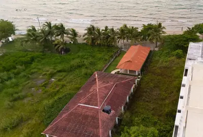 an aerial view of a house by the beach at Casa La Altamar in Coveñas