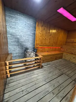 an empty sauna with a pink light on the wall at Vista Preciosa desde el piso 23 Apartamento frente al mar in Cartagena de Indias