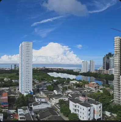 a view of a city with a tall building at Hermoso apartamento cerca a las playas de Marbella in Cartagena de Indias