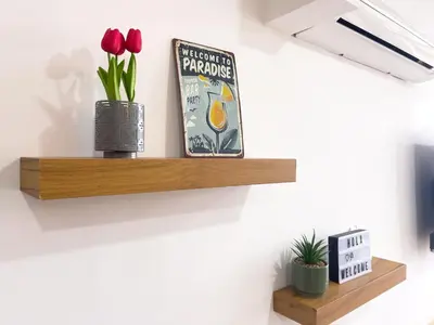 a shelf on a wall with two red tulips at Family apartment in Cartagena 3 bedrooms 2 bathrooms in Cartagena de Indias