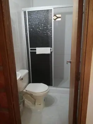 a bathroom with a toilet and a shower at Hotel Pizzeria Opera Tolú in Tolú