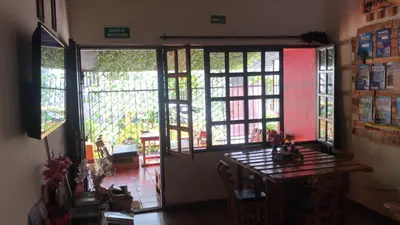 a room with a table and some windows and a table and chairs at Tiny Room con Ventilador in Cartagena de Indias