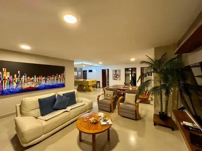 a living room with a couch and a table at Cartagena Vibes House in Cartagena de Indias