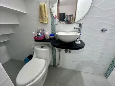 a bathroom with a sink and a toilet and a mirror at Apartamento Pie de la Popa Cartagena - 3 Habitaciones in Cartagena de Indias