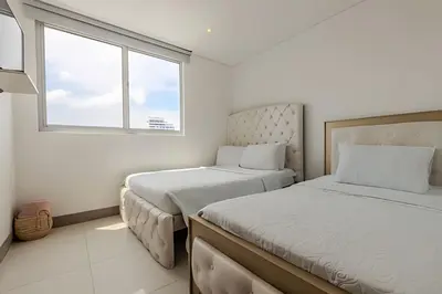 a bedroom with two beds and a window at Espectacular Apto 3 Hab Palmetto Beach 1201 in Cartagena de Indias