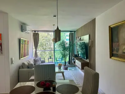 a living room with a couch and a table at Confortable Apartamento in Barranquilla