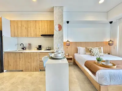a bedroom with a bed and a kitchen at Suite Familiar + Piscinita + Vista Piscina CB536 in Cartagena de Indias