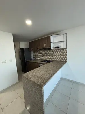 a kitchen with a granite counter top in a room at Hermoso Apartamento Cartagena cerca al Mar in Cartagena de Indias