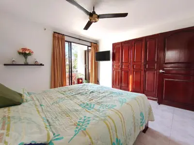 a bedroom with a bed and a ceiling fan at Comodo apartamento cerca al aeropuerto y la playa in Cartagena de Indias