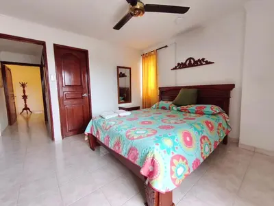 a bedroom with a bed and a ceiling fan at Comodo apartamento cerca al aeropuerto y la playa in Cartagena de Indias