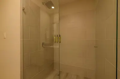 a bathroom with a shower with a glass door at Lujoso apartamento con jacuzzi - Dominique in Cartagena de Indias