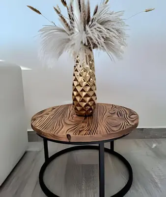 a table with a pineapple sitting on top of it at Lujoso apartamento con jacuzzi - Dominique in Cartagena de Indias
