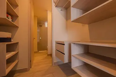 a walk in closet with empty shelves and a hallway at Lujoso apartamento con jacuzzi - Dominique in Cartagena de Indias