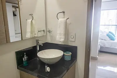 a bathroom with a sink and a mirror at Hermoso Apto de 1 hab con Vista al Mar - Piso 16! in Cartagena de Indias