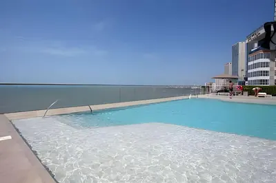 a large swimming pool on top of a building at Espectacular Vista desde Piso 17 -Morros City 1701 in Cartagena de Indias