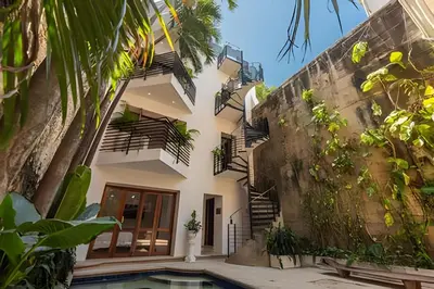 an exterior view of a building with a swimming pool at Casa de 3 Hab en la Ciudad Amurallada con Piscina in Cartagena de Indias