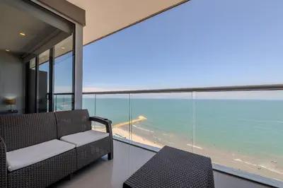 a balcony with a couch and a view of the ocean at 1704 Morros City - Espectacular Apto en Bocagrande in Cartagena de Indias