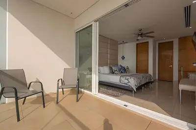 a bedroom with a bed and a sliding glass door at Lujoso Apto con Vista al Mar - H2 Hyatt 1806 in Cartagena de Indias