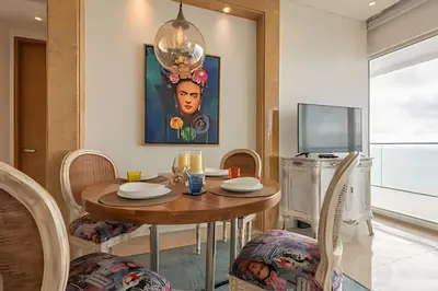a dining room with a wooden table and chairs at Lujoso Apto con Vista al Mar - H2 Hyatt 1806 in Cartagena de Indias