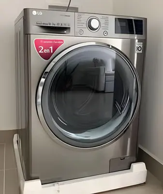 a silver washing machine sitting in a room at Lujoso Apto de 1 Hab en Piso 19- Infinitum in Cartagena de Indias