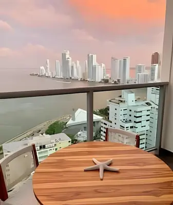 a wooden table with a starfish on top of a balcony at Lujoso Apto de 1 Hab en Piso 19- Infinitum in Cartagena de Indias