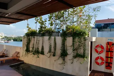a balcony with plants on a wall at Espectacular Vista al Castillo de San Felipe! in Cartagena de Indias