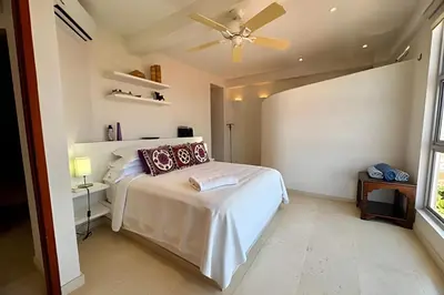 a bedroom with a bed and a ceiling fan at Espectacular apto de 2 hab en Centro Histórico in Cartagena de Indias