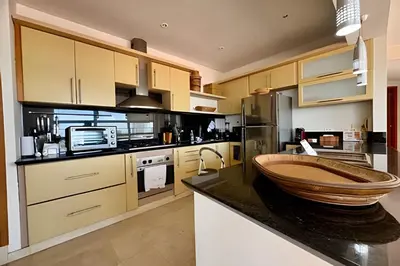 a kitchen with a wooden bowl on a counter at Espectacular apto de 2 hab en Centro Histórico in Cartagena de Indias