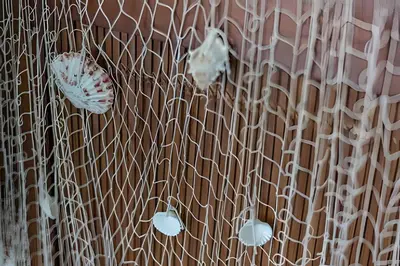 a wall covered in white netting with shells on it at Morros City-Espectacular Apto Vista al Mar Piso 8 in Cartagena de Indias