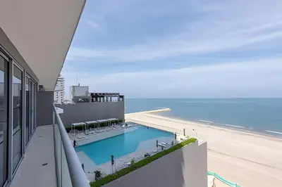 a view of a swimming pool and the beach at Hermoso Apto Frente al Mar - Morros City 801 in Cartagena de Indias