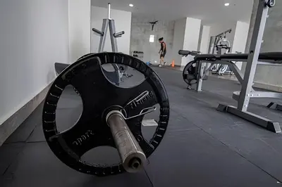 a gym with a large exercise wheel on the floor at Lujoso Apto de 1 Hab en Piso 7 - Infinitum in Cartagena de Indias