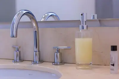 a glass of orange juice sitting next to a sink at Espectacular Apto Piso 21 de 2 Hab - Morros City in Cartagena de Indias