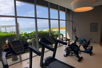 a gym with two exercise bikes in front of a window at Espectacular Apto Piso 21 de 2 Hab - Morros City in Cartagena de Indias