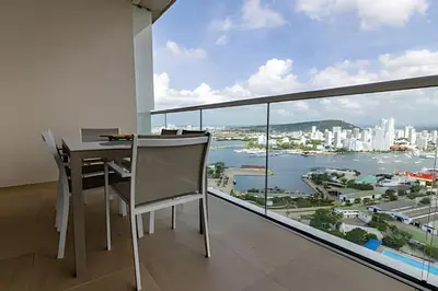 a room with a desk and a view of the water at H2 Lujoso Apto 1 Hab Piso 23 Compl. Empleada in Cartagena de Indias