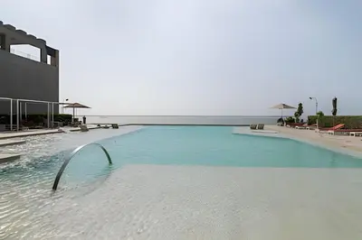 a swimming pool with blue water in front of a building at Lujoso Apto de 1 Habitación en Piso 40-Morros City in Cartagena de Indias