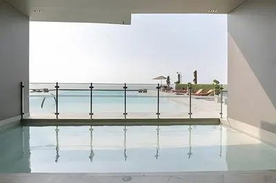 a pool in a house with a view of the water at Lujoso Apto de 1 Habitación en Piso 40-Morros City in Cartagena de Indias