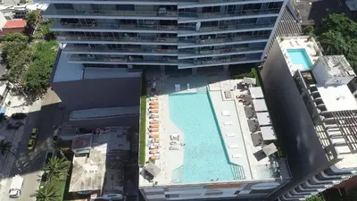 an overhead view of a building with a swimming pool at Espectacular Apto 1 Hab en Bocagrande - 2504 in Cartagena de Indias
