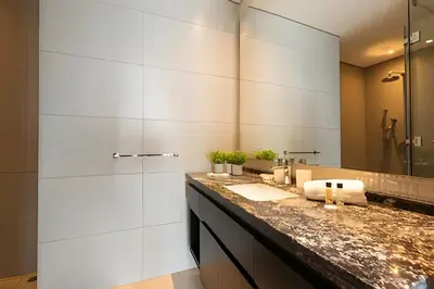 a bathroom with a sink and a mirror at ¡Espectacular Vista a la bahía! Piso 26 H2 Hyatt in Cartagena de Indias